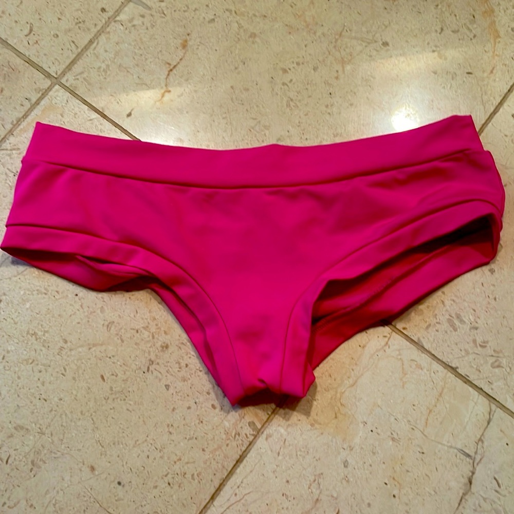 Basic pole shorts hot pink